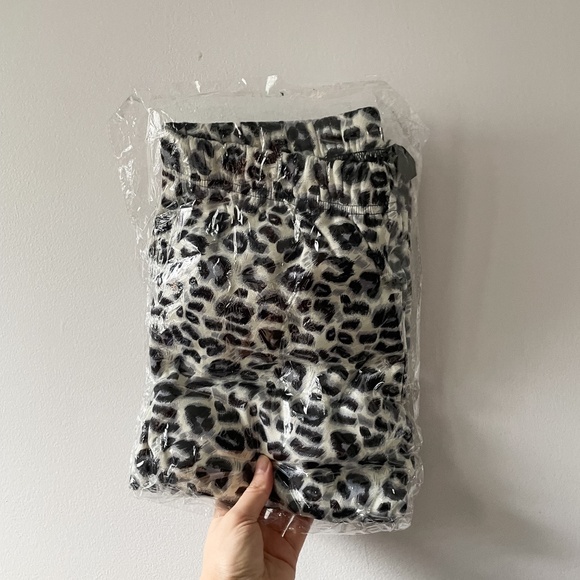Fleece Lined Animal Print Winter Leggings - Picture 3 of 5
